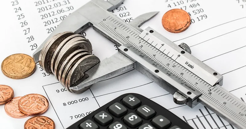 Le poids des finances : une pression invisible mais constante